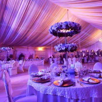 Wedding,Flowers,Decoration,In,The,Restaurant